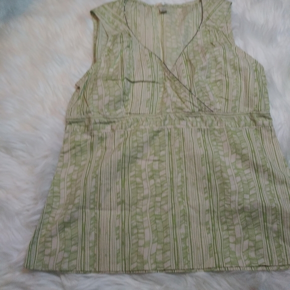 Old Navy Womans V-neck lighgreen sleveles … - Picture 2 of 15